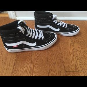 Unisex Sk8-Hi Pro Blk/White Sneakers